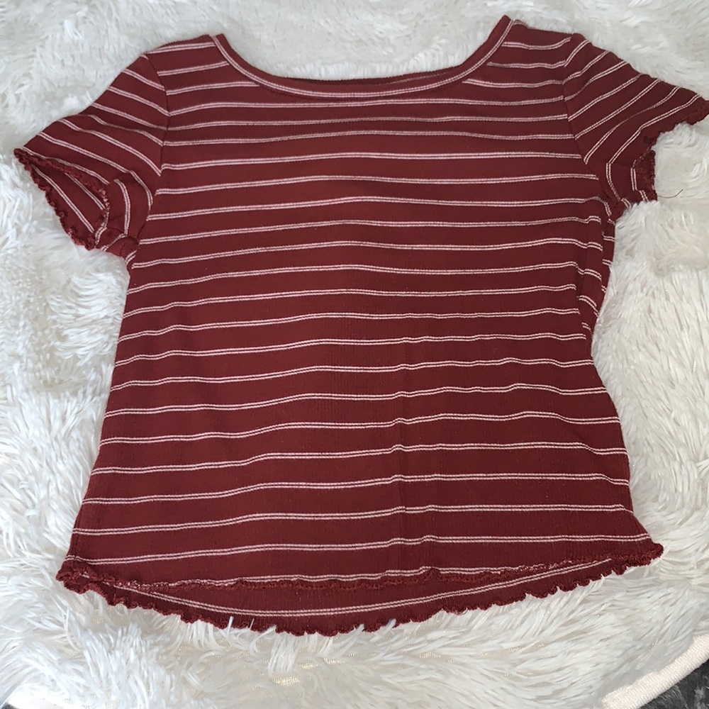 soft and stretchy-CROPPED RED TEE!! s